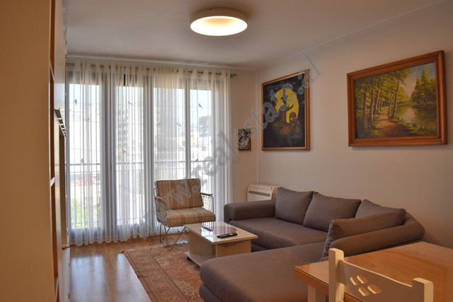 Apartament modern 1+1 me qira ne rrugen Bardhok Biba midis rruges se Barrikadave dhe Bulevardit Zogu